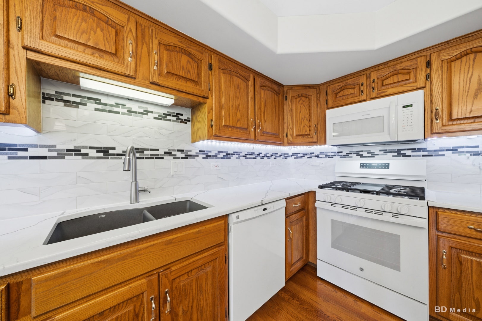 7998 Champlain Avenue, Tinley Park, IL 60477 7998 Champlain Avenue, Tinley Park, IL 60477
