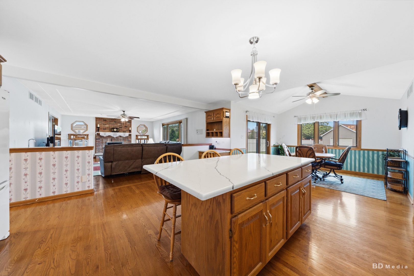 7998 Champlain Avenue, Tinley Park, IL 60477 7998 Champlain Avenue, Tinley Park, IL 60477