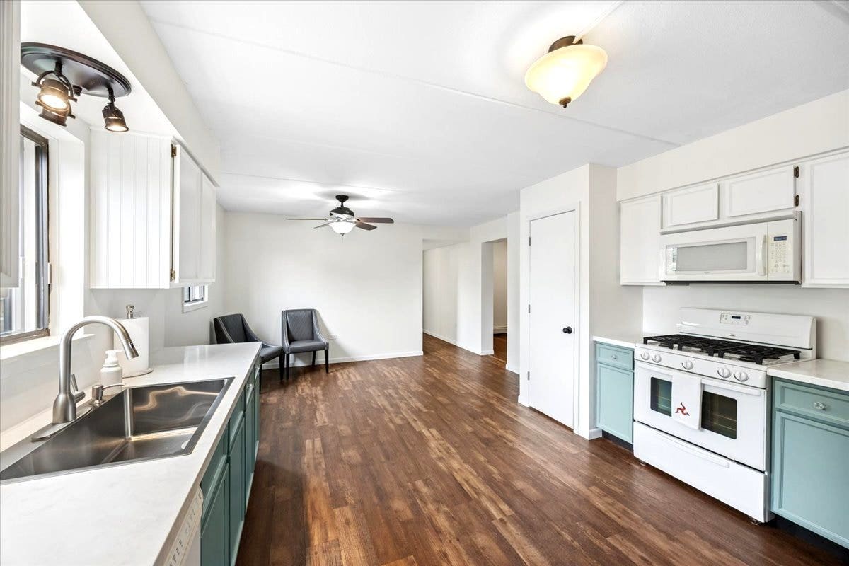 4944 Douglas Road, #204, Downers Grove, IL 60515