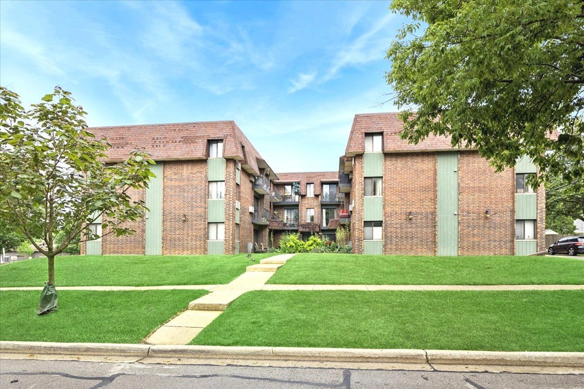 4944 Douglas Road, #204, Downers Grove, IL 60515