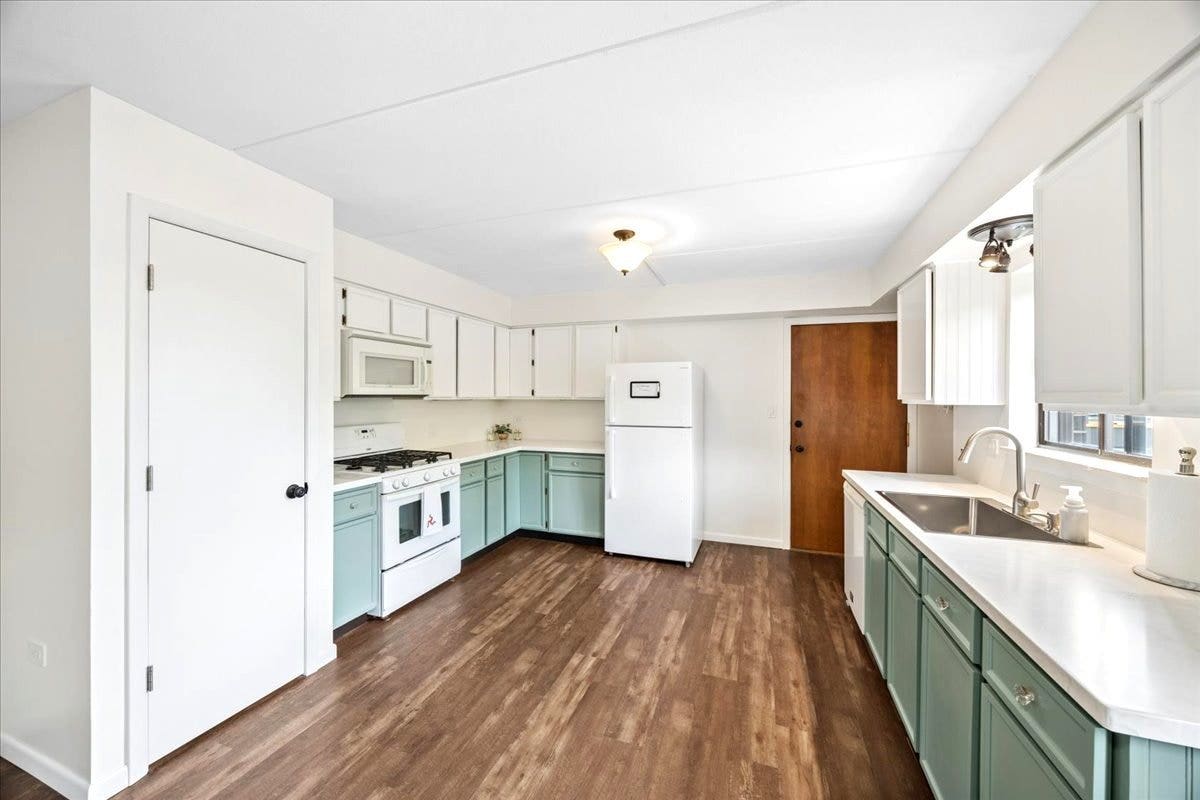 4944 Douglas Road, #204, Downers Grove, IL 60515