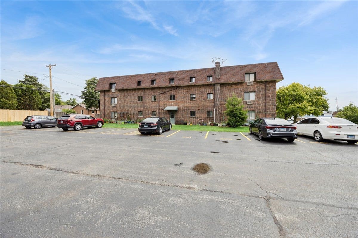 4944 Douglas Road, #204, Downers Grove, IL 60515