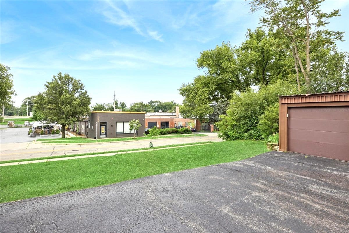 4944 Douglas Road, #204, Downers Grove, IL 60515