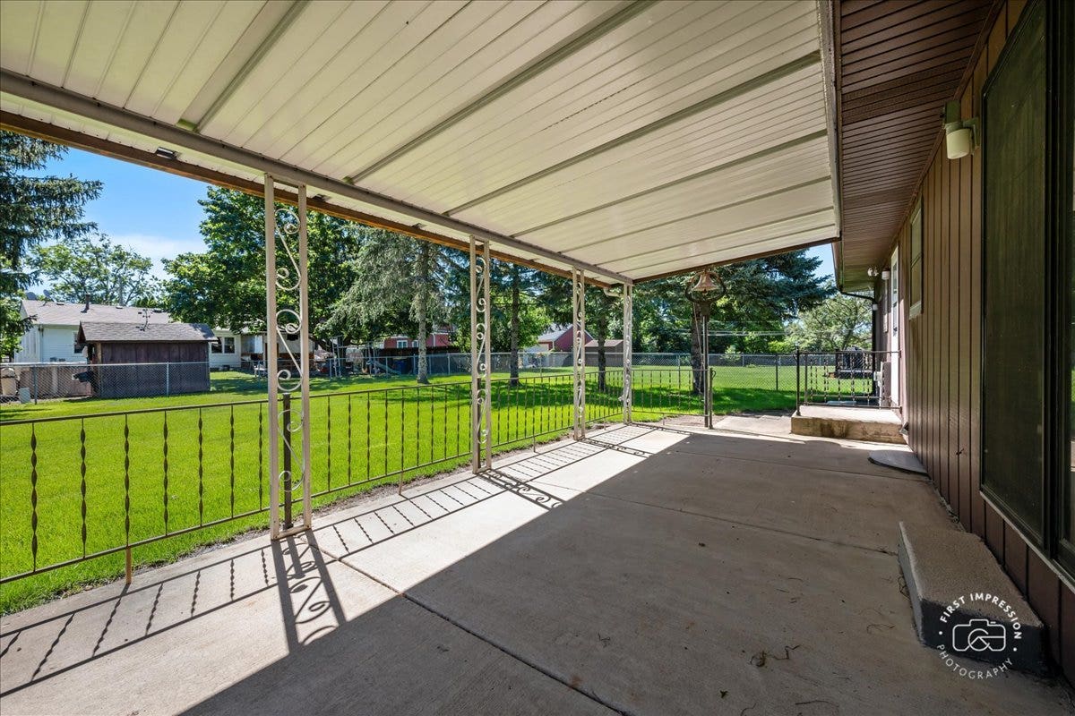 13 N Weston Avenue, Elgin, IL 60123 COVERED PATIO