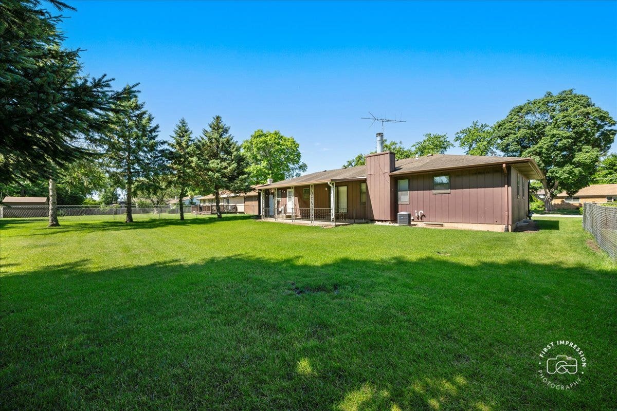 13 N Weston Avenue, Elgin, IL 60123 NICE SIZED BACK YARD