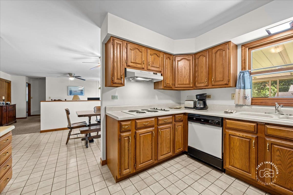13 N Weston Avenue, Elgin, IL 60123 13 N Weston Avenue, Elgin, IL 60123