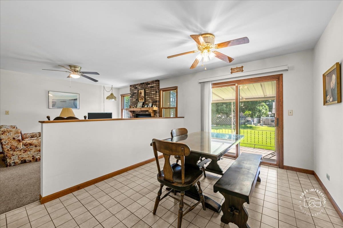 13 N Weston Avenue, Elgin, IL 60123 SEPARATE EATING SPACE