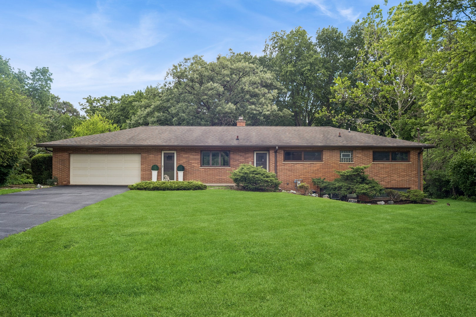 1225 Oakdale Drive, Elgin, IL 60123 1225 Oakdale Drive, Elgin, IL 60123