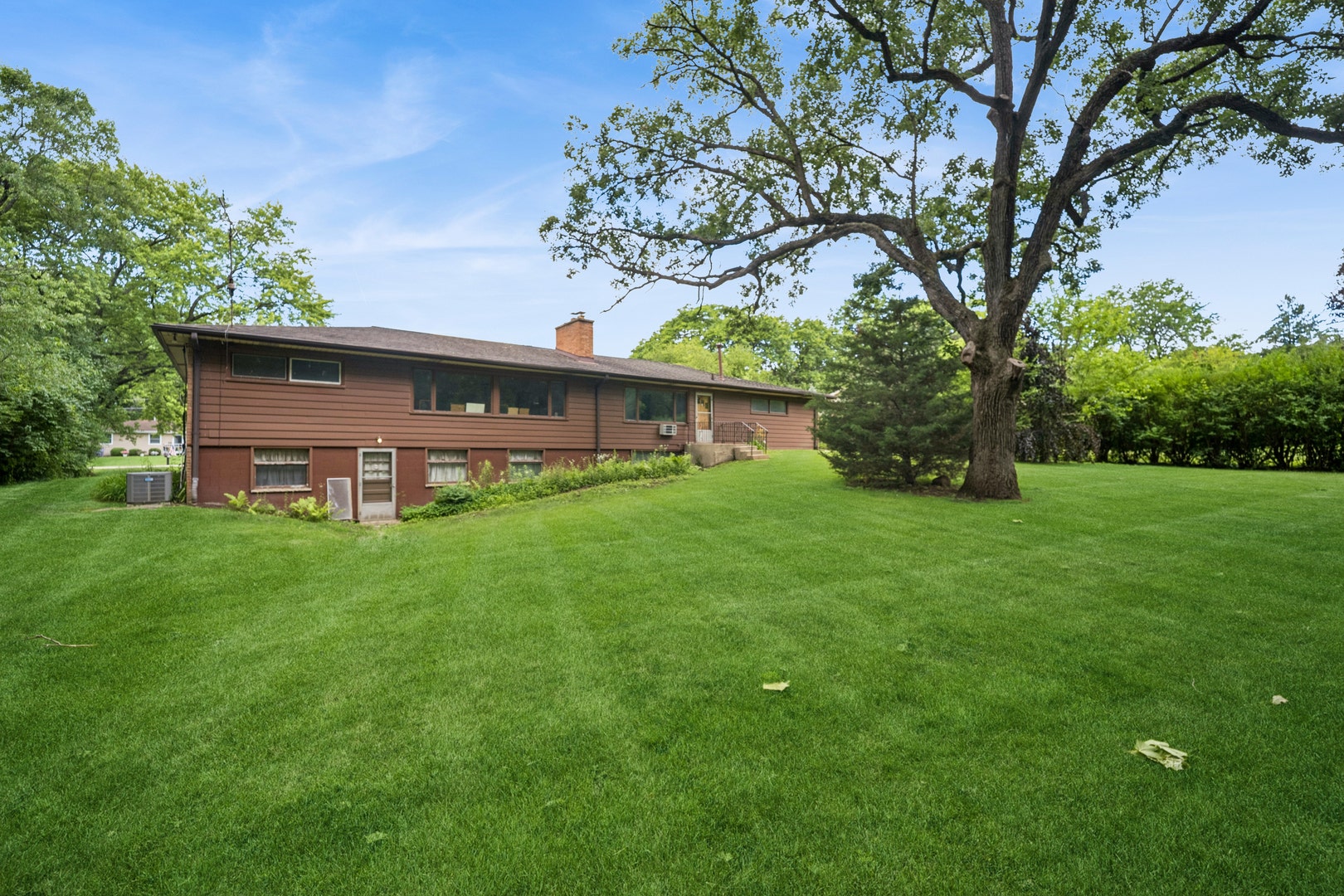 1225 Oakdale Drive, Elgin, IL 60123 1225 Oakdale Drive, Elgin, IL 60123