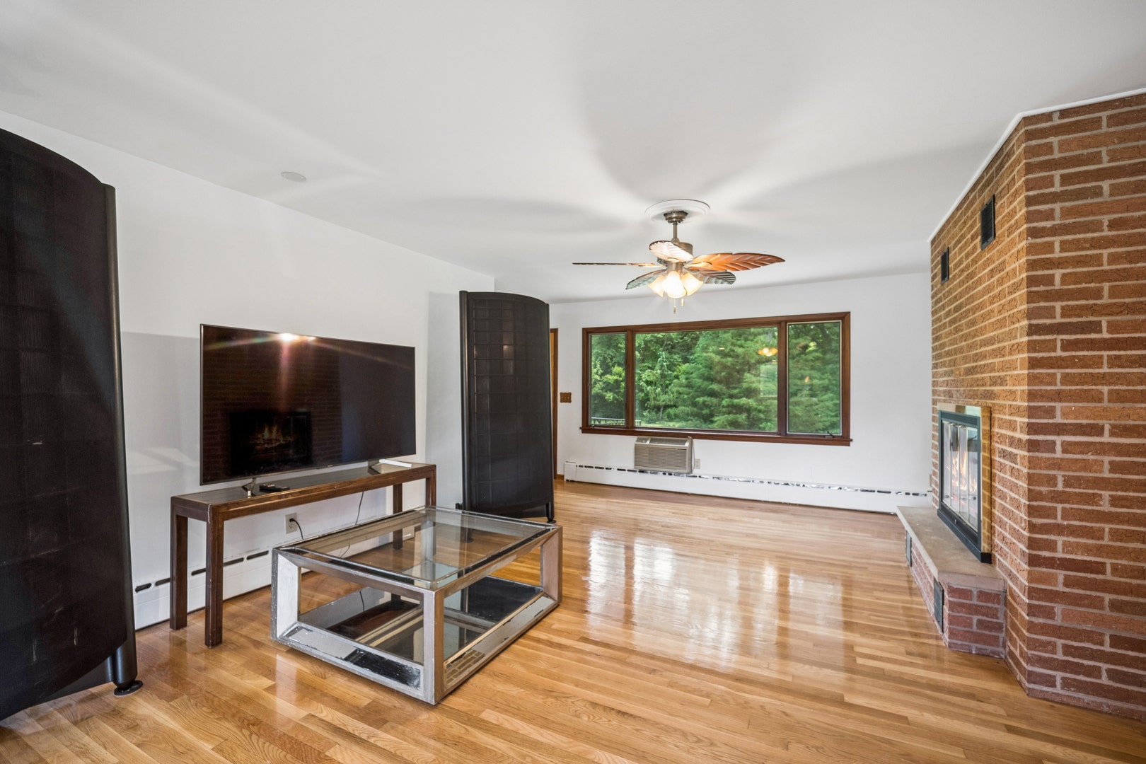 1225 Oakdale Drive, Elgin, IL 60123 1225 Oakdale Drive, Elgin, IL 60123