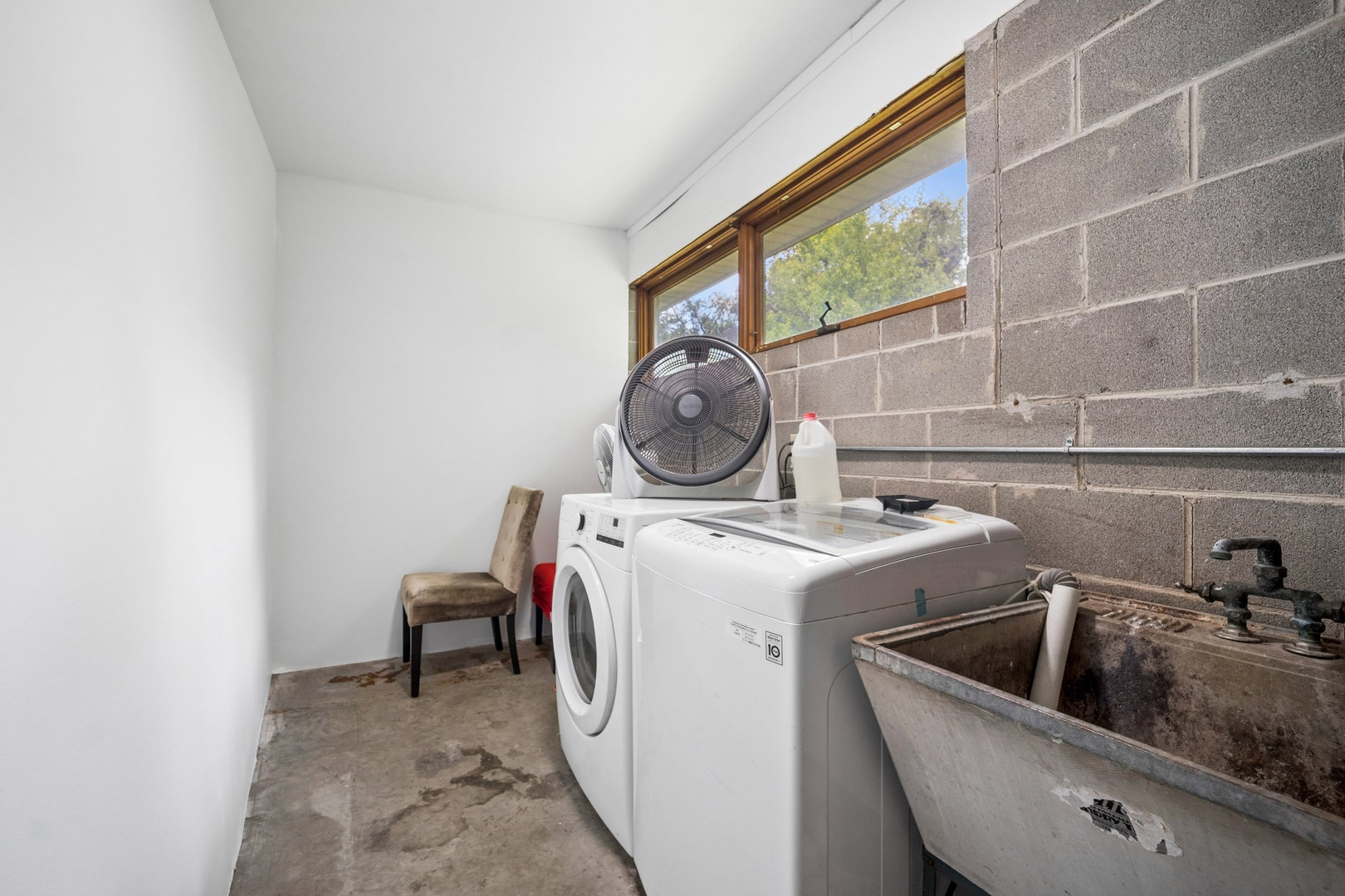 1225 Oakdale Drive, Elgin, IL 60123 1225 Oakdale Drive, Elgin, IL 60123