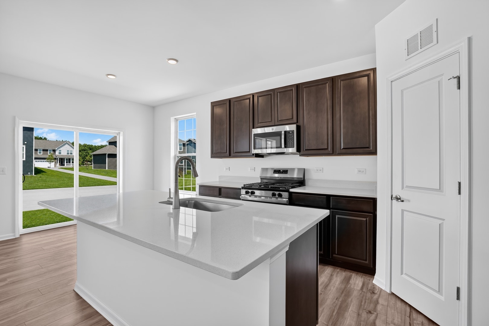 554 Arye Drive, Elgin, IL 60124