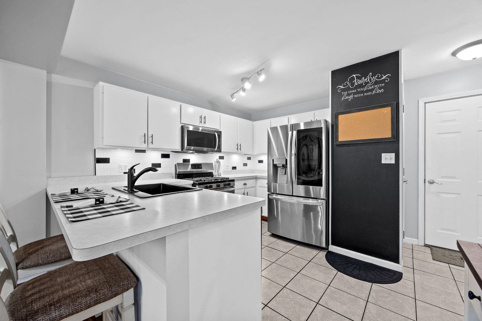 110 Sibley Drive, Minooka, IL 60447 110 Sibley Drive, Minooka, IL 60447