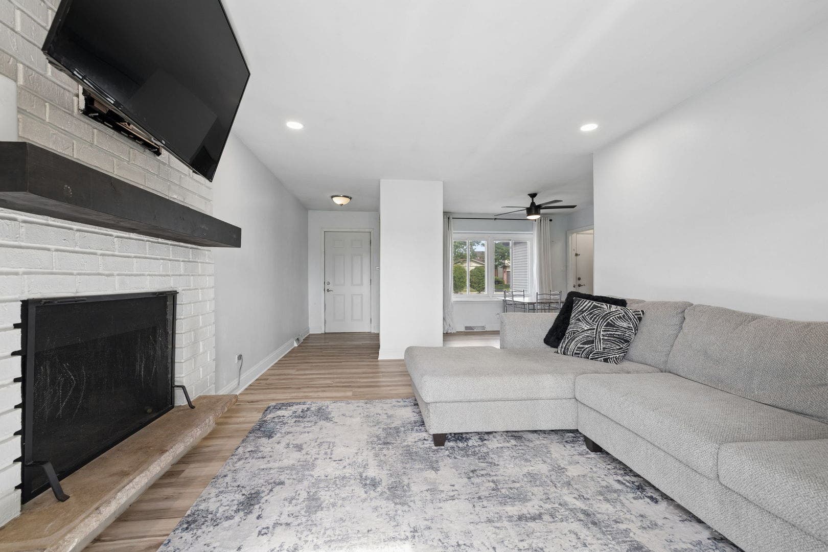16322 Brementowne Drive, Tinley Park, IL 60477