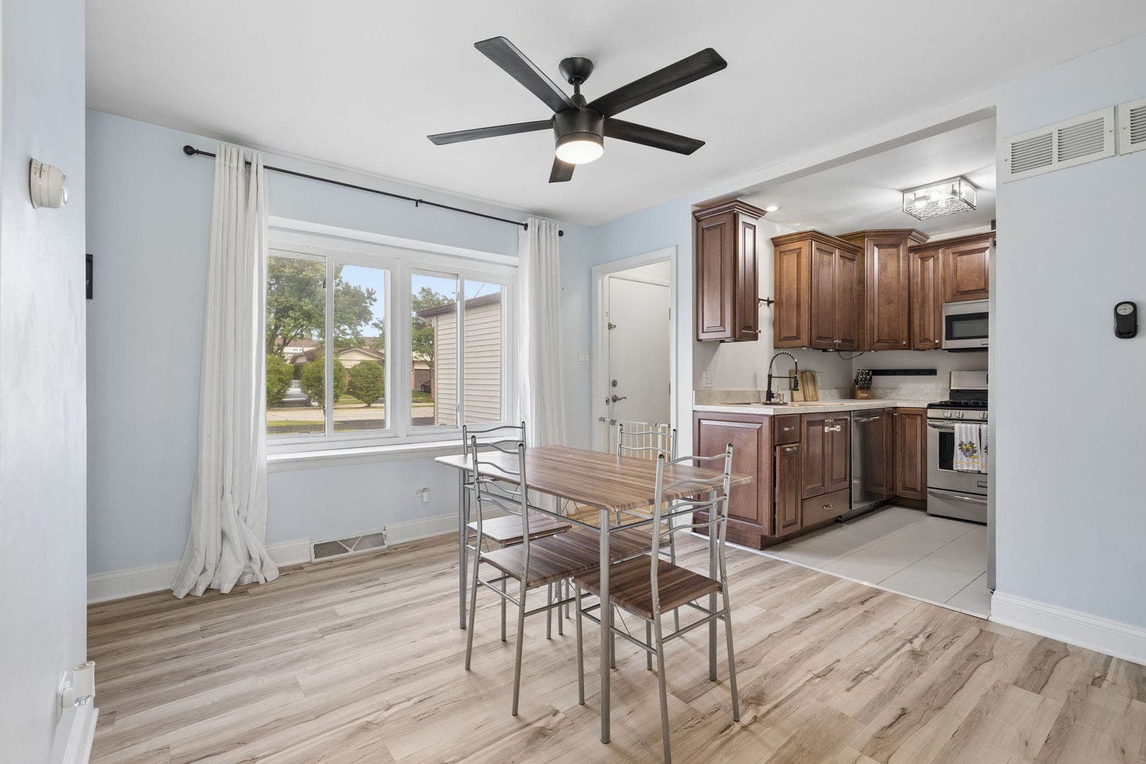 16322 Brementowne Drive, Tinley Park, IL 60477