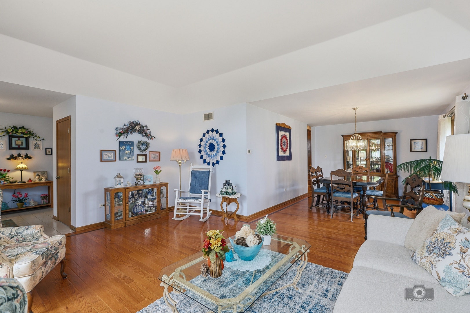 19600 Edgebrook Lane, Tinley Park, IL 60487 19600 Edgebrook Lane, Tinley Park, IL 60487