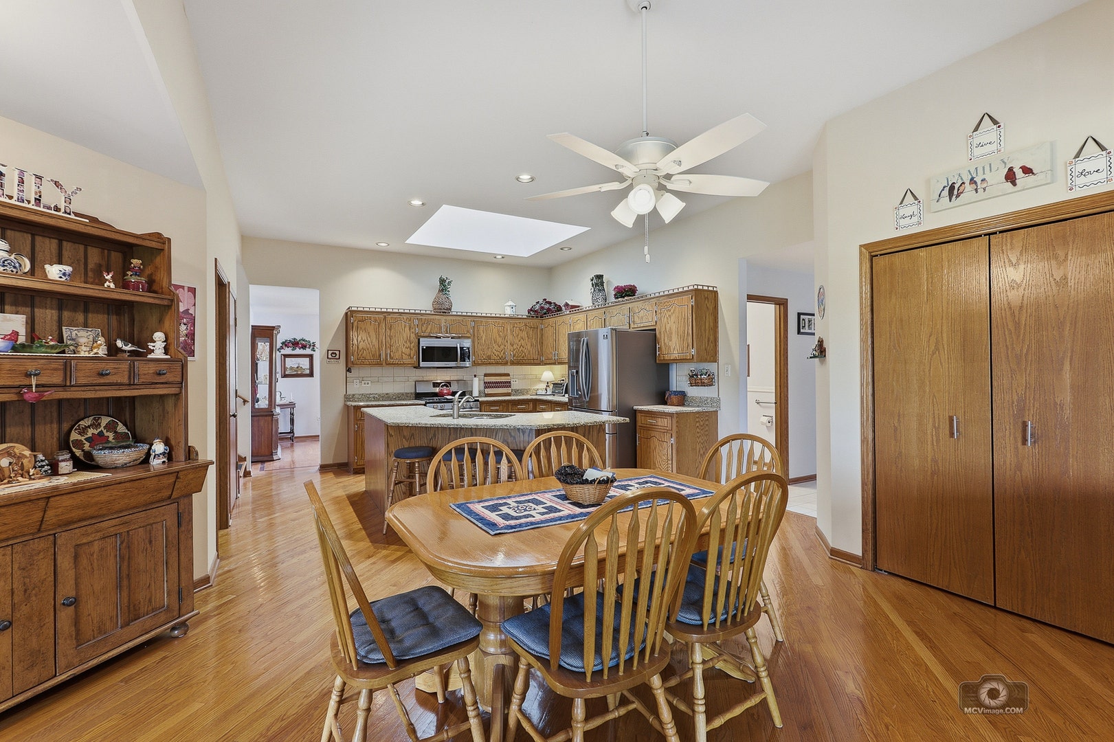 19600 Edgebrook Lane, Tinley Park, IL 60487 19600 Edgebrook Lane, Tinley Park, IL 60487