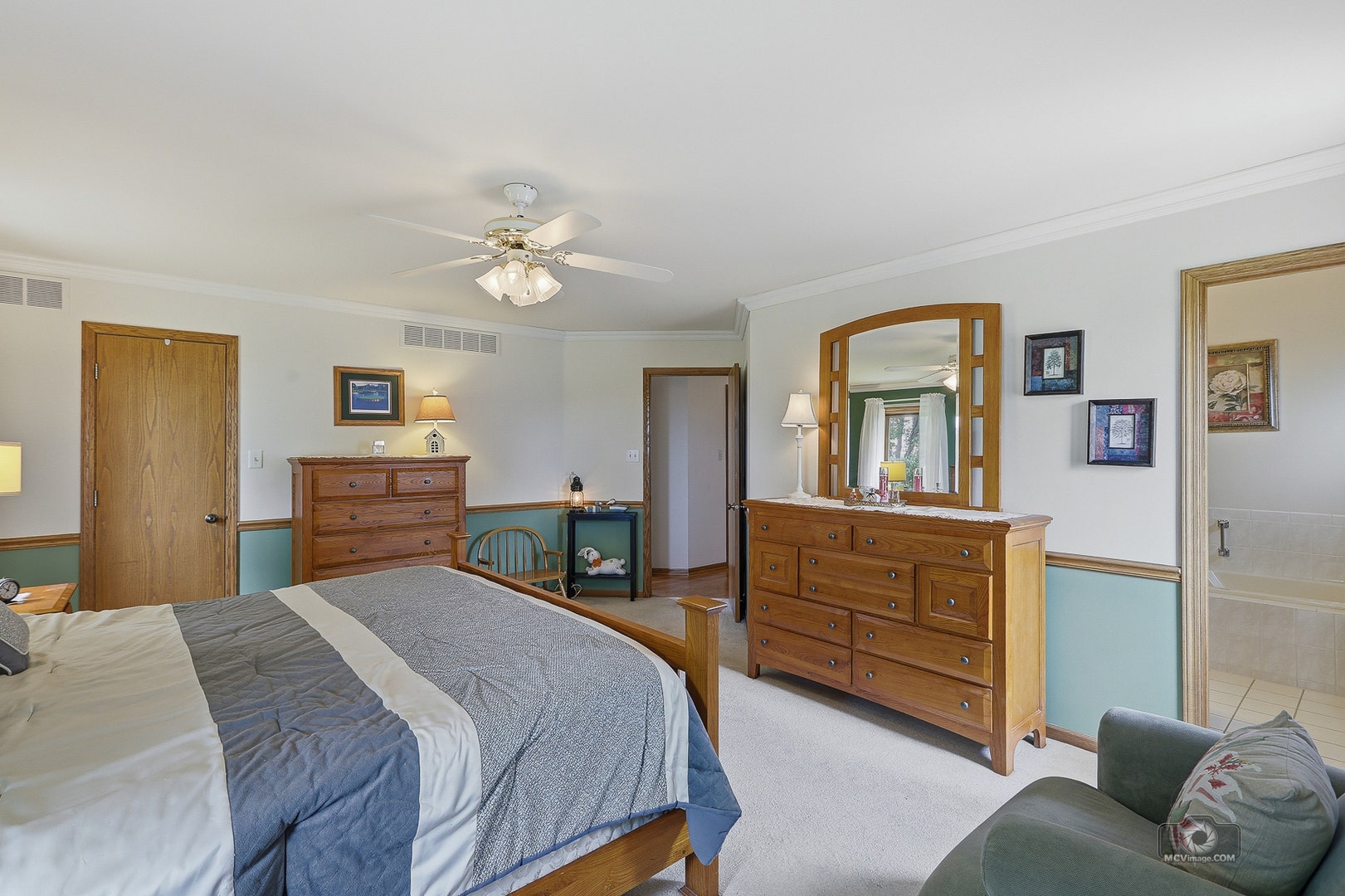 19600 Edgebrook Lane, Tinley Park, IL 60487 19600 Edgebrook Lane, Tinley Park, IL 60487