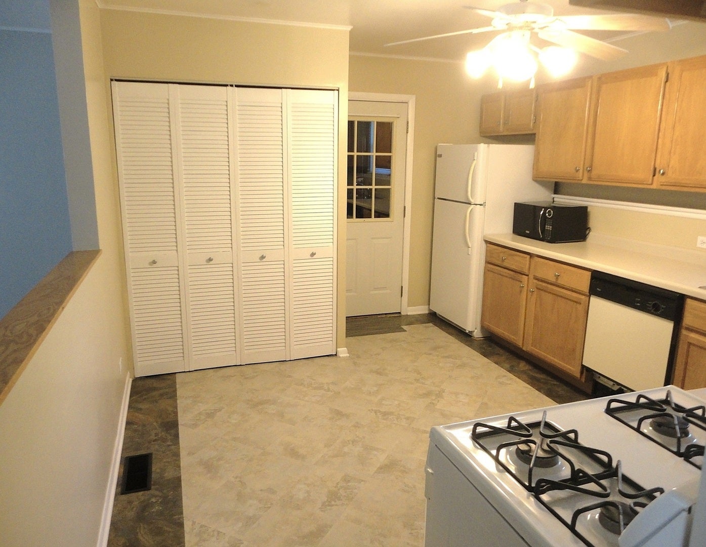 6325 Dunham Road, Downers Grove, IL 60516 6325 Dunham Road, Downers Grove, IL 60516