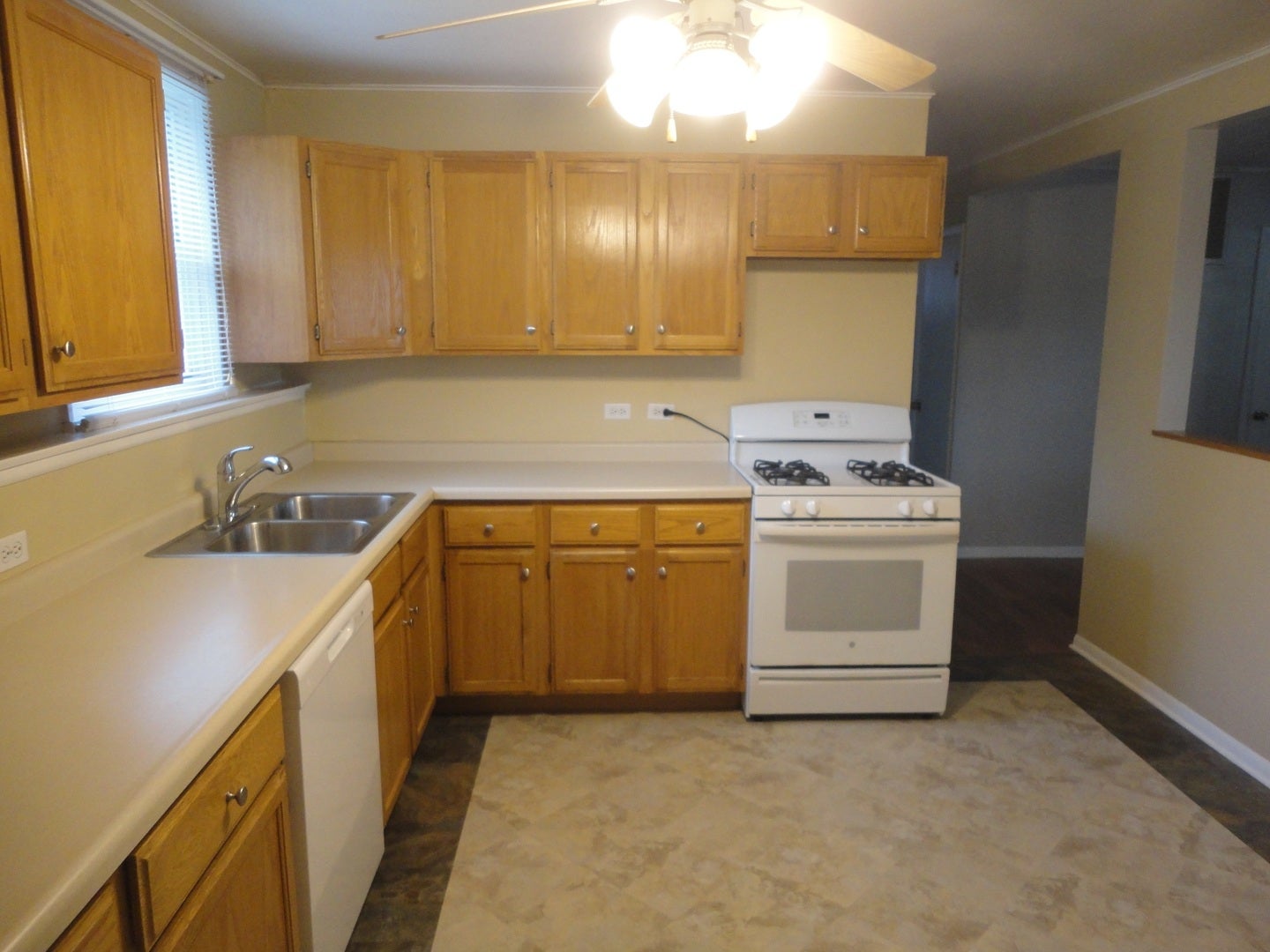 6325 Dunham Road, Downers Grove, IL 60516 6325 Dunham Road, Downers Grove, IL 60516