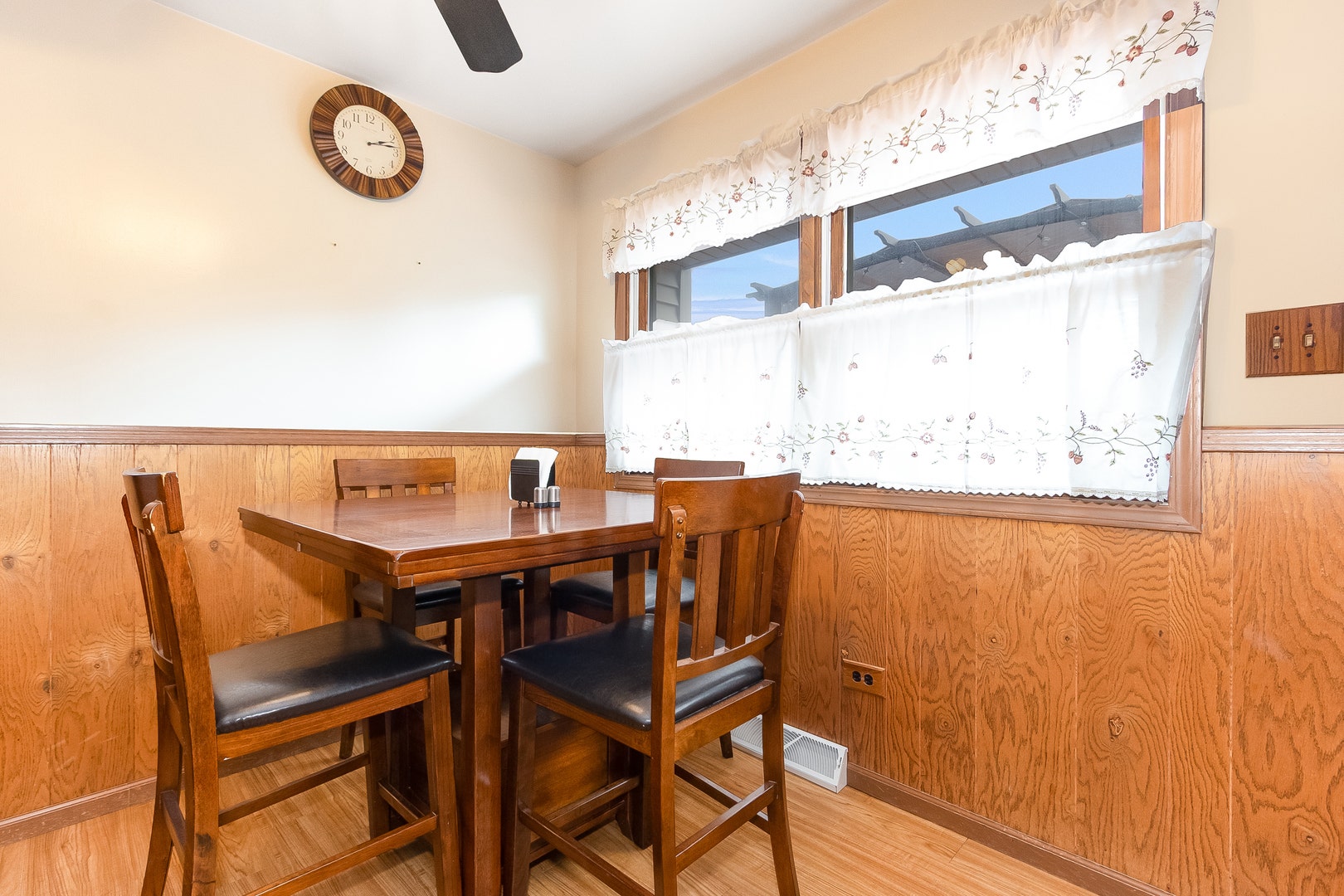 3842 Jonathan Simpson Drive, Joliet, IL 60431 3842 Jonathan Simpson Drive, Joliet, IL 60431