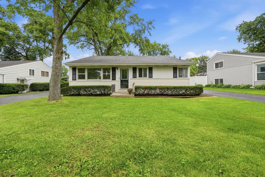 Property photo for 1033 Kip Place, Lemont, IL