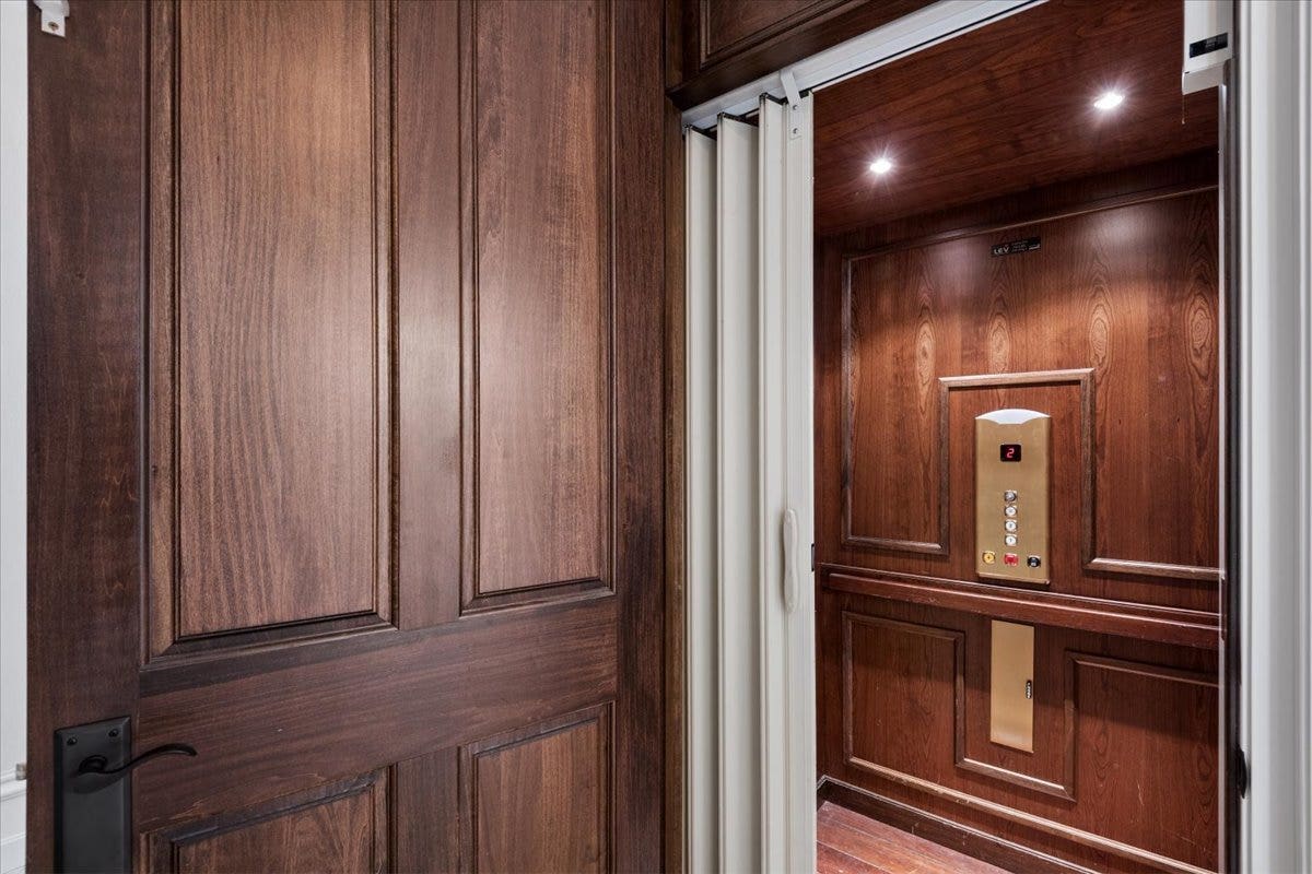 86 Prospect Avenue, Highland Park, IL 60035 Elevator.