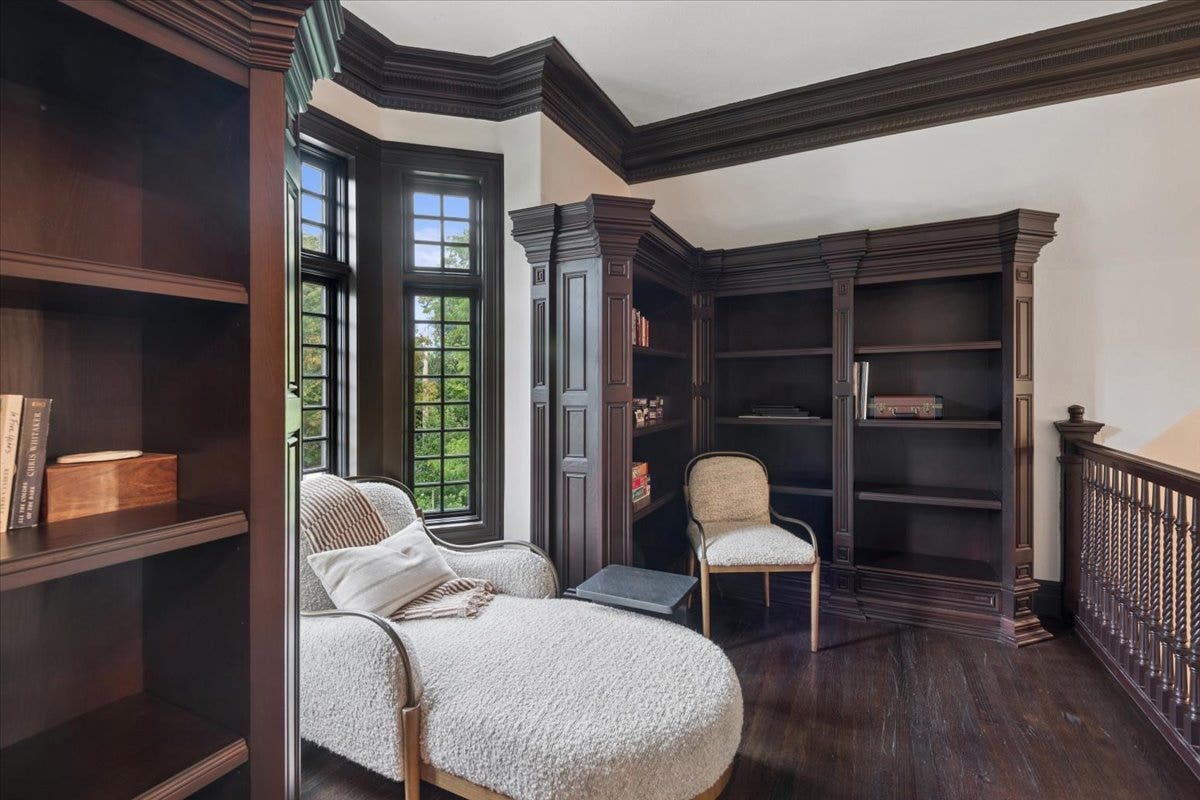 86 Prospect Avenue, Highland Park, IL 60035 Study off of 5th bedroom, open to foyer.