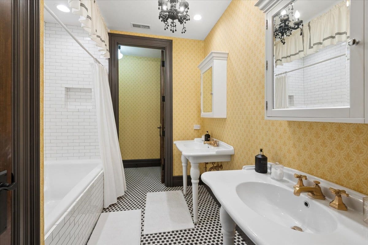 86 Prospect Avenue, Highland Park, IL 60035 86 Prospect Avenue, Highland Park, IL 60035