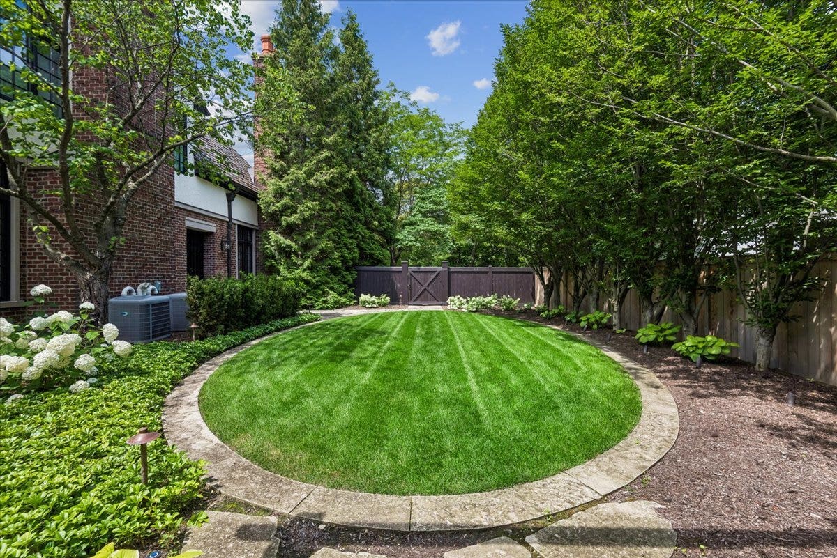 86 Prospect Avenue, Highland Park, IL 60035 86 Prospect Avenue, Highland Park, IL 60035