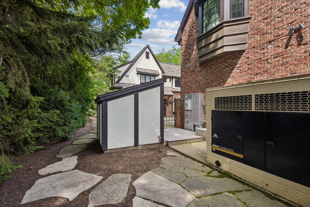 86 Prospect Avenue, Highland Park, IL 60035 Generator.