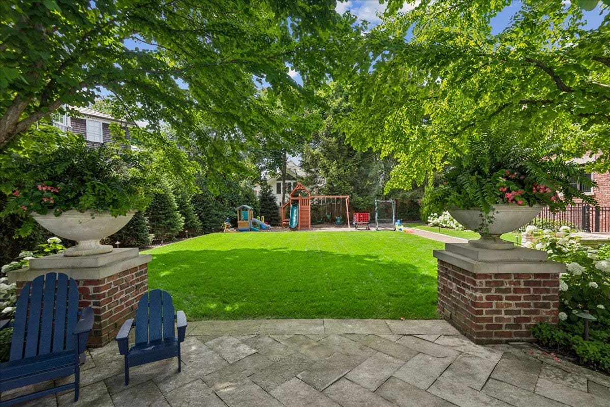 86 Prospect Avenue, Highland Park, IL 60035 86 Prospect Avenue, Highland Park, IL 60035