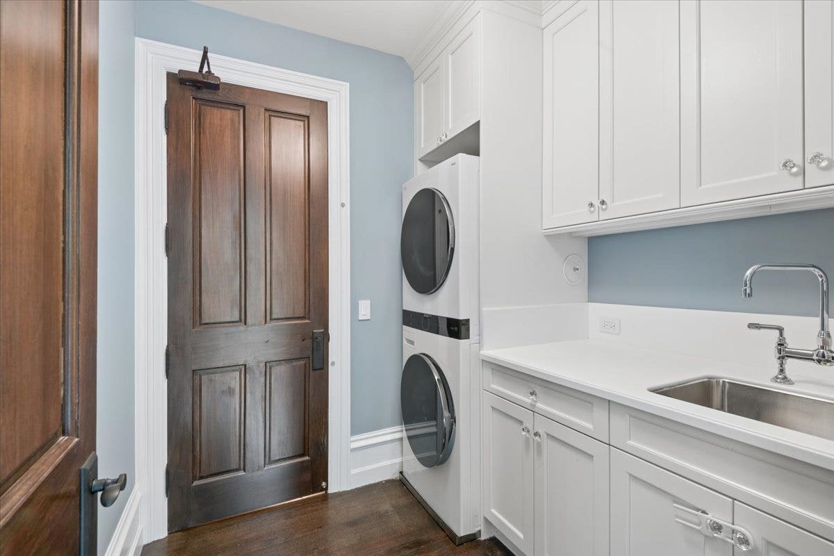 86 Prospect Avenue, Highland Park, IL 60035 2nd Floor Laundry Room.