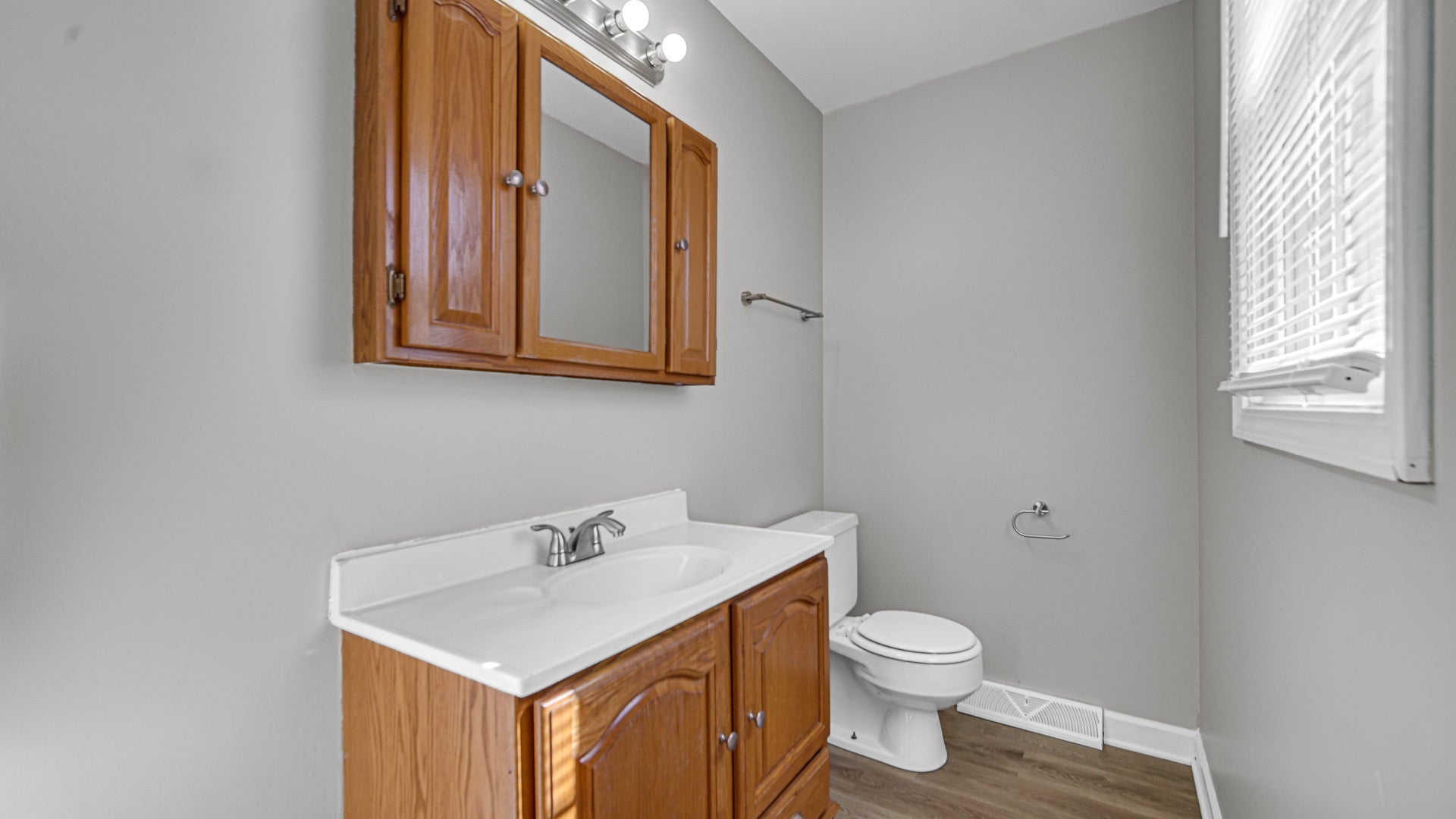 16230 76th Avenue, Tinley Park, IL 60477 16230 76th Avenue, Tinley Park, IL 60477