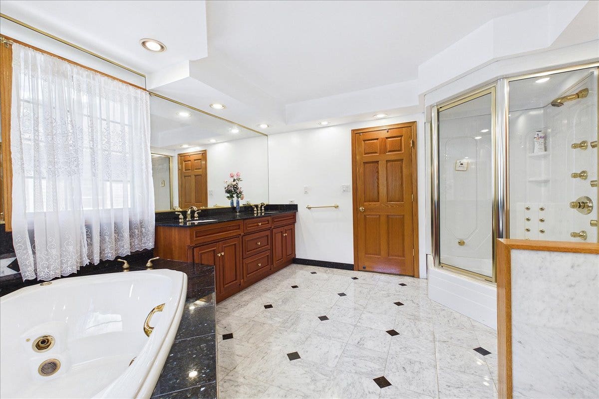 238 Westmoreland Drive, Wilmette, IL 60091 238 Westmoreland Drive, Wilmette, IL 60091