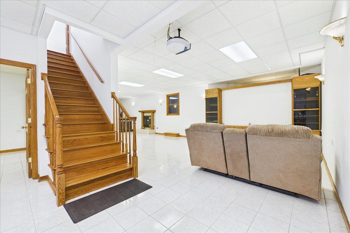 238 Westmoreland Drive, Wilmette, IL 60091 238 Westmoreland Drive, Wilmette, IL 60091