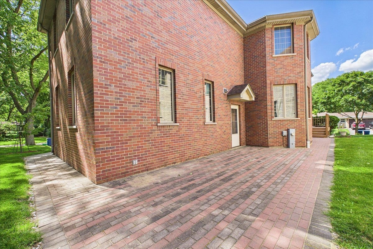 238 Westmoreland Drive, Wilmette, IL 60091 238 Westmoreland Drive, Wilmette, IL 60091
