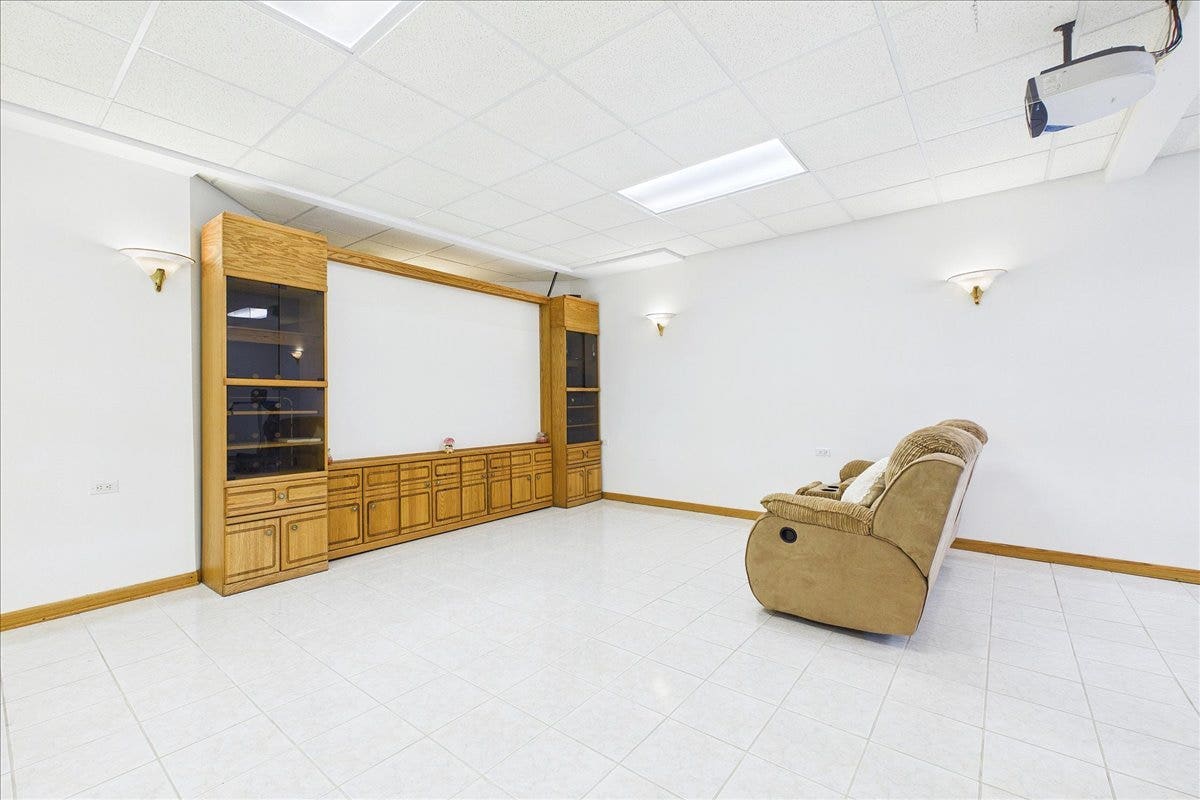 238 Westmoreland Drive, Wilmette, IL 60091 238 Westmoreland Drive, Wilmette, IL 60091