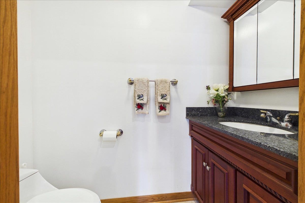 238 Westmoreland Drive, Wilmette, IL 60091 238 Westmoreland Drive, Wilmette, IL 60091