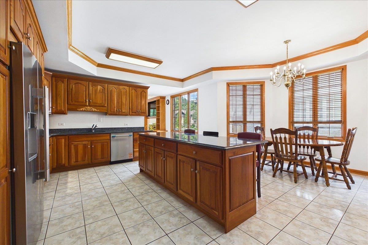 238 Westmoreland Drive, Wilmette, IL 60091 238 Westmoreland Drive, Wilmette, IL 60091