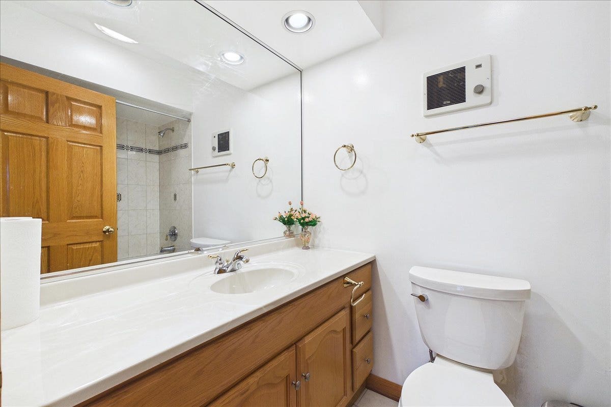 238 Westmoreland Drive, Wilmette, IL 60091 238 Westmoreland Drive, Wilmette, IL 60091
