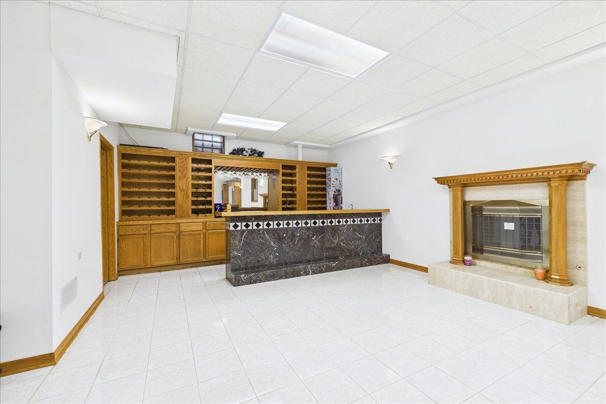 238 Westmoreland Drive, Wilmette, IL 60091 238 Westmoreland Drive, Wilmette, IL 60091