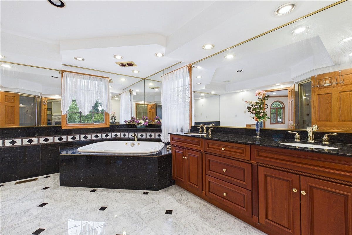 238 Westmoreland Drive, Wilmette, IL 60091 238 Westmoreland Drive, Wilmette, IL 60091