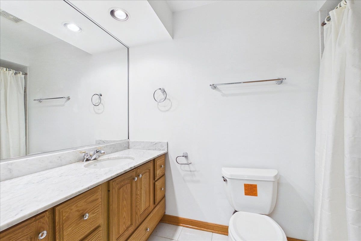 238 Westmoreland Drive, Wilmette, IL 60091 238 Westmoreland Drive, Wilmette, IL 60091