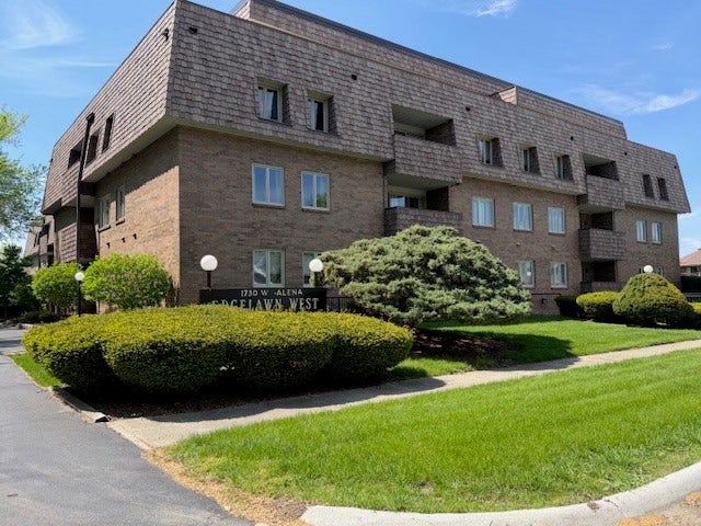 1730 W Galena Boulevard, #304E, Aurora, IL 60506 South East corner unit