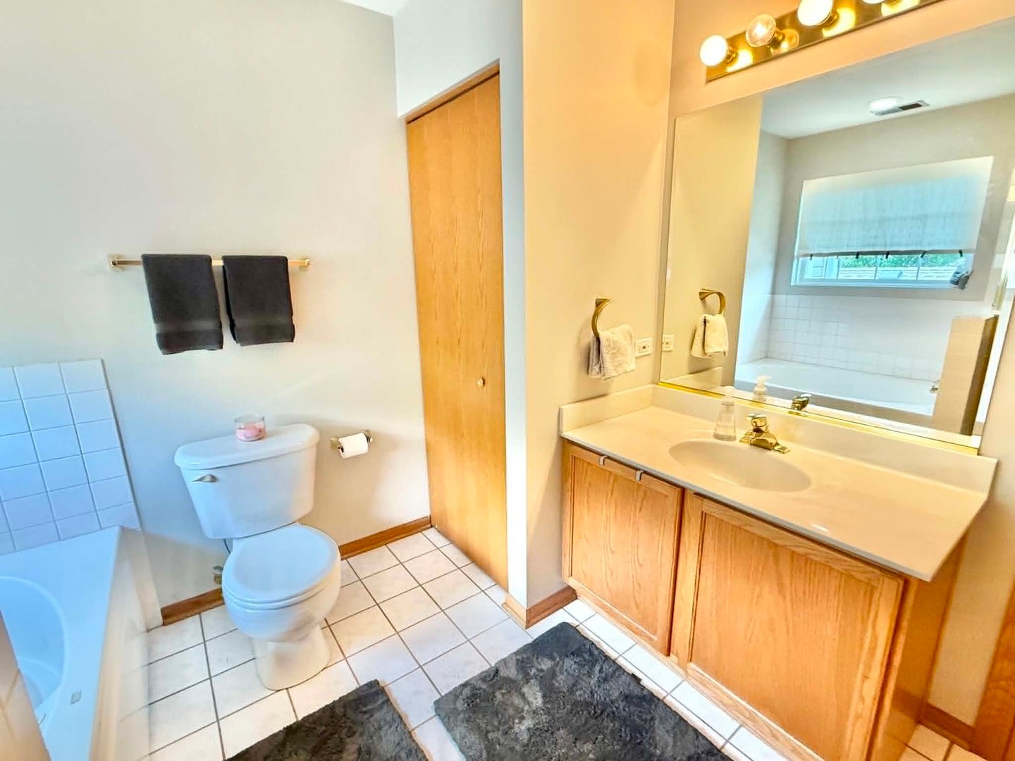 18614 W Point Drive, Tinley Park, IL 60477 18614 W Point Drive, Tinley Park, IL 60477