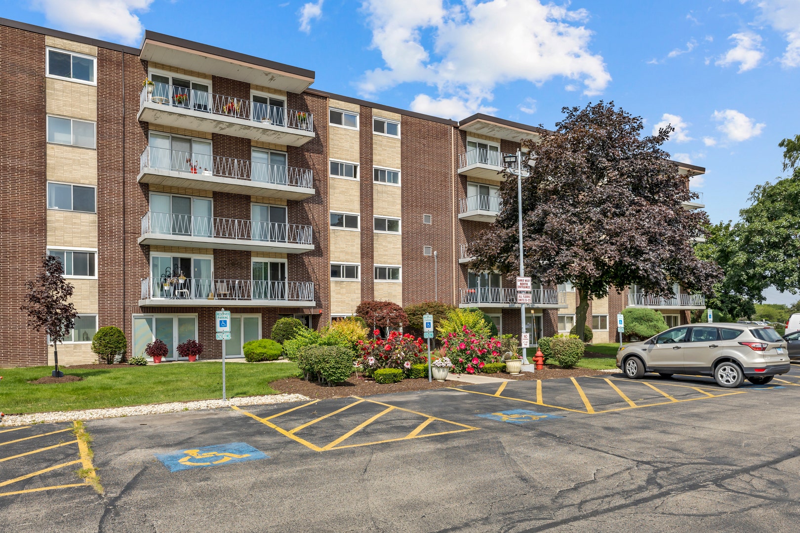 2900 Maple Avenue, #17E, Downers Grove, IL 60515