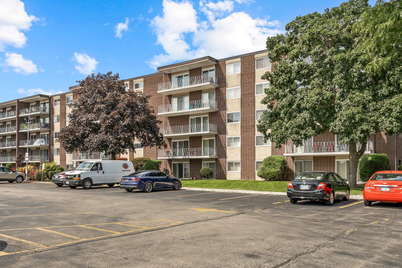 2900 Maple Avenue, #17E, Downers Grove, IL 60515