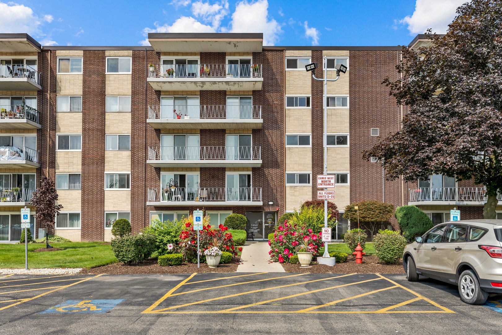 2900 Maple Avenue, #17E, Downers Grove, IL 60515
