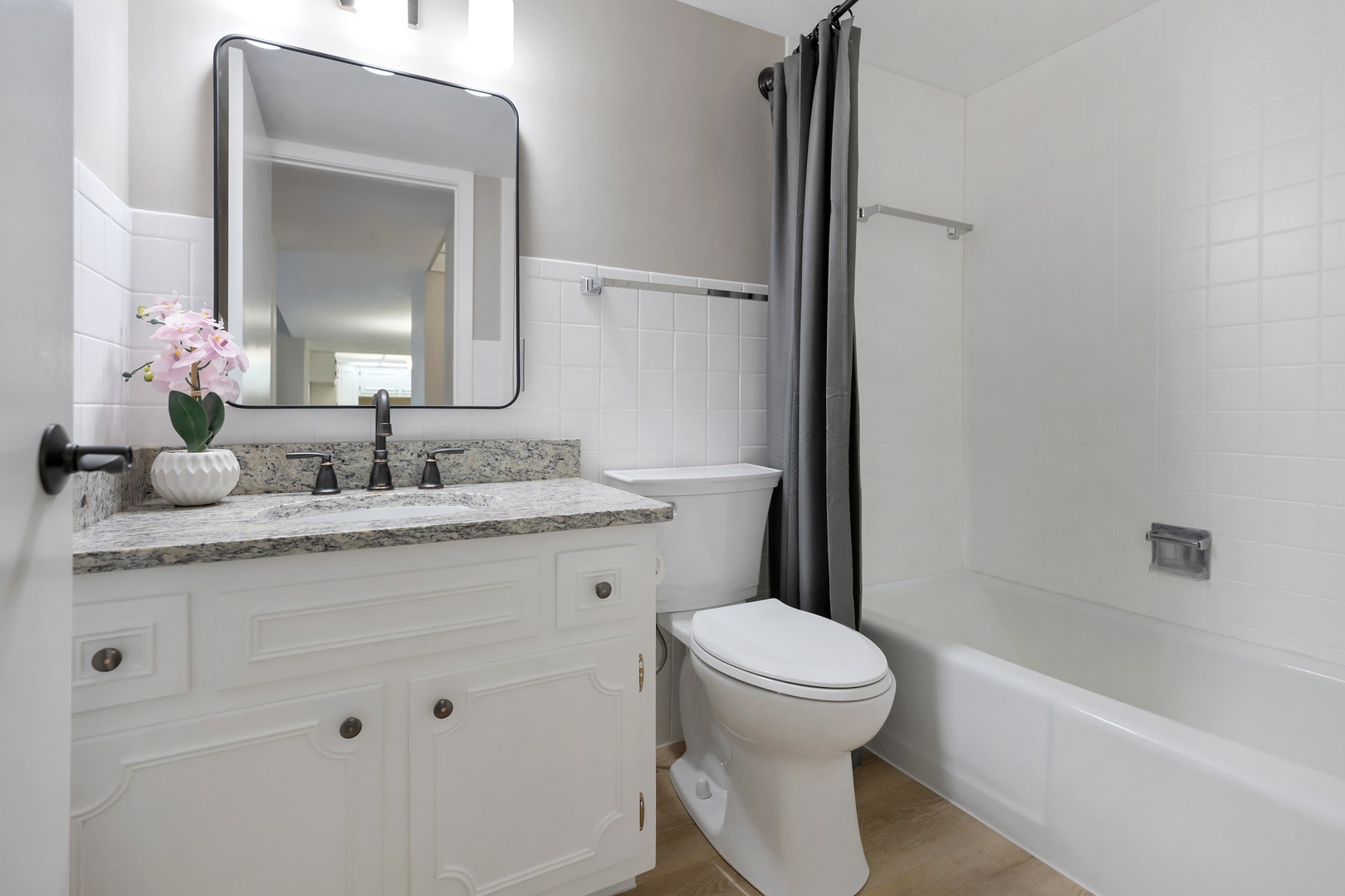 2900 Maple Avenue, #17E, Downers Grove, IL 60515